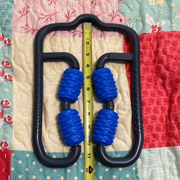 Athletic Works leg or neck Massager. Muscle Roller Gray/Blue - Picture 2 of 3